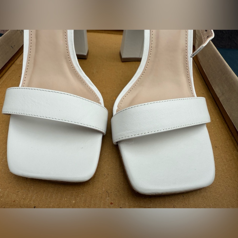 Steve Madden tiaa heel in white size 8.5
USED - Picture 5 of 12